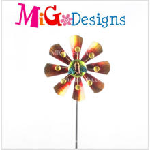 Las abejas con el diseño floral Wind Spinner Garden Stake